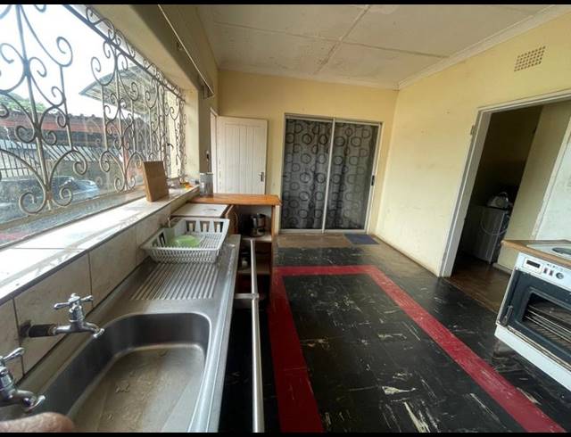 5 BEDROOM HOUSE FOR SALE IN BRIXTON